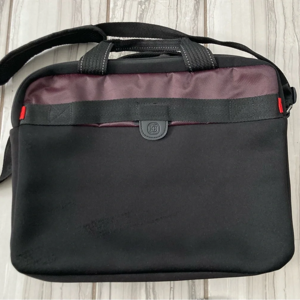Swiss Gear by Wenger laptop shoulder bag. EUC